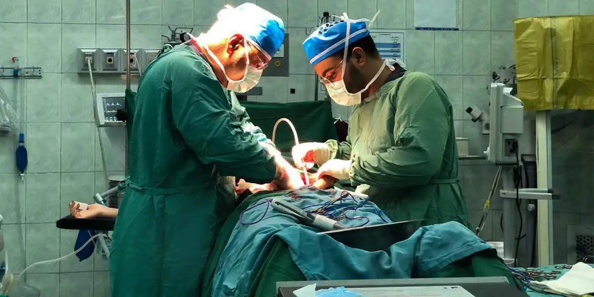 خارج کردن تومور 10 کیلویی شکمی در یک جراحی پیچیده
